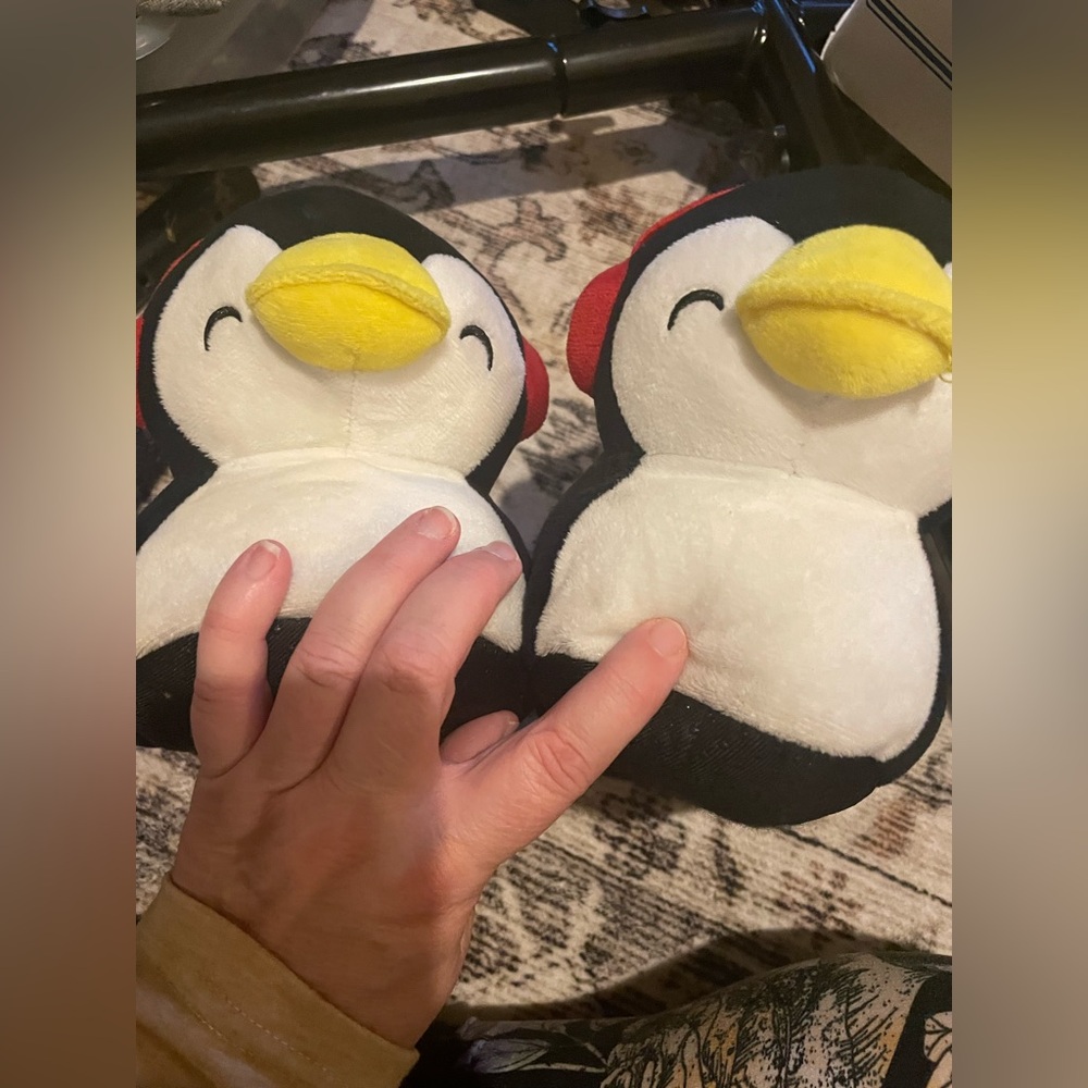 unisex penguin slippers-women 9/Men 7 fits 10 year old boy